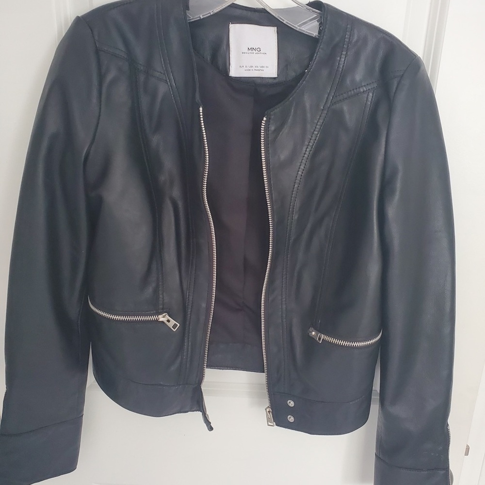Real leather Black jacket. Perfect for fall!